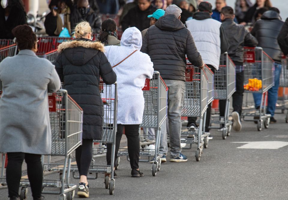  Brits packed into queue