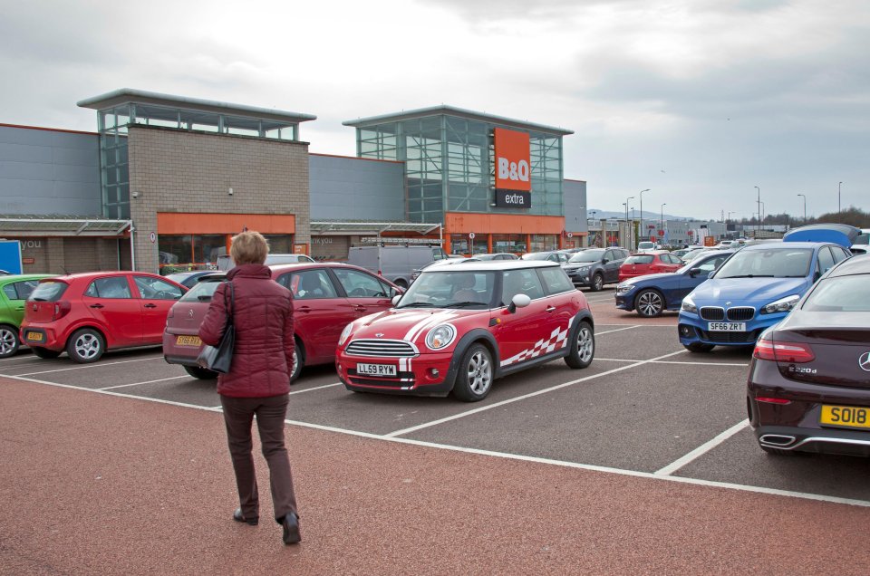  B&Q has reinstated its home delivery