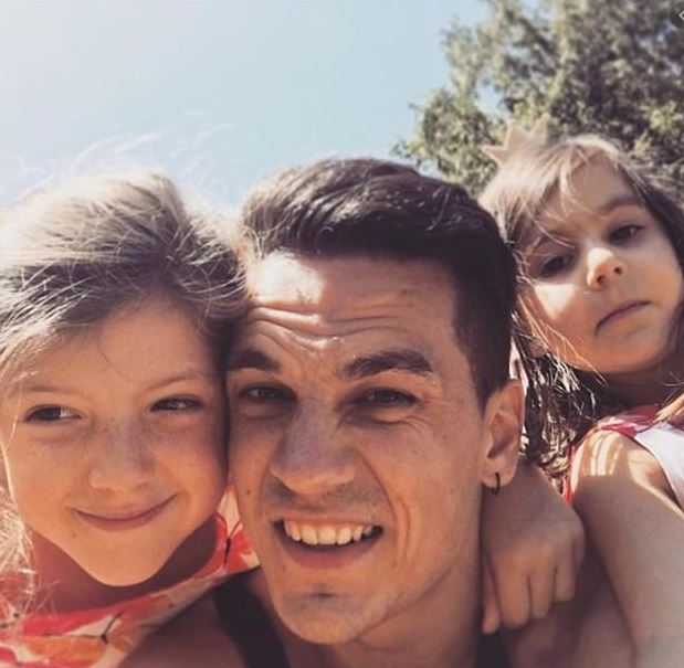  Aaron Sidwell was really worried he wouldn't be able to see his daughters