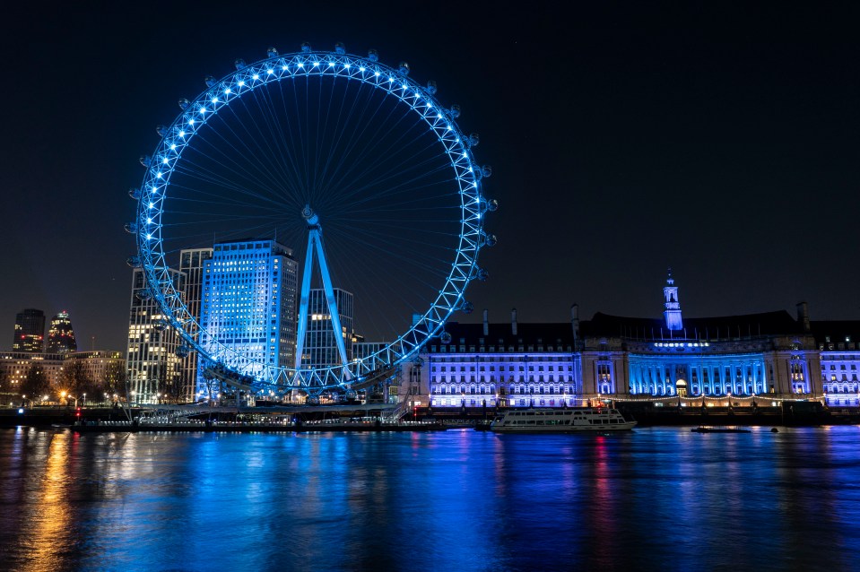 The London Eye turns blue to thank those risking their lives