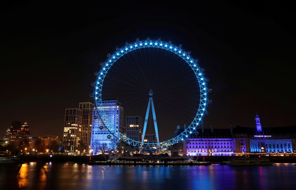  British landmarks lit up in blue for the NHS this evening