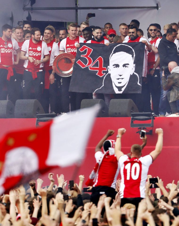  Ajax fans show their love for Nouri