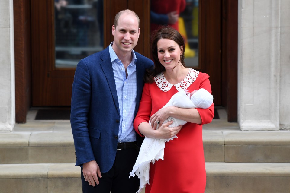  Kate Middleton and Prince William leave the Lindo Wing with Prince Louis in 2018