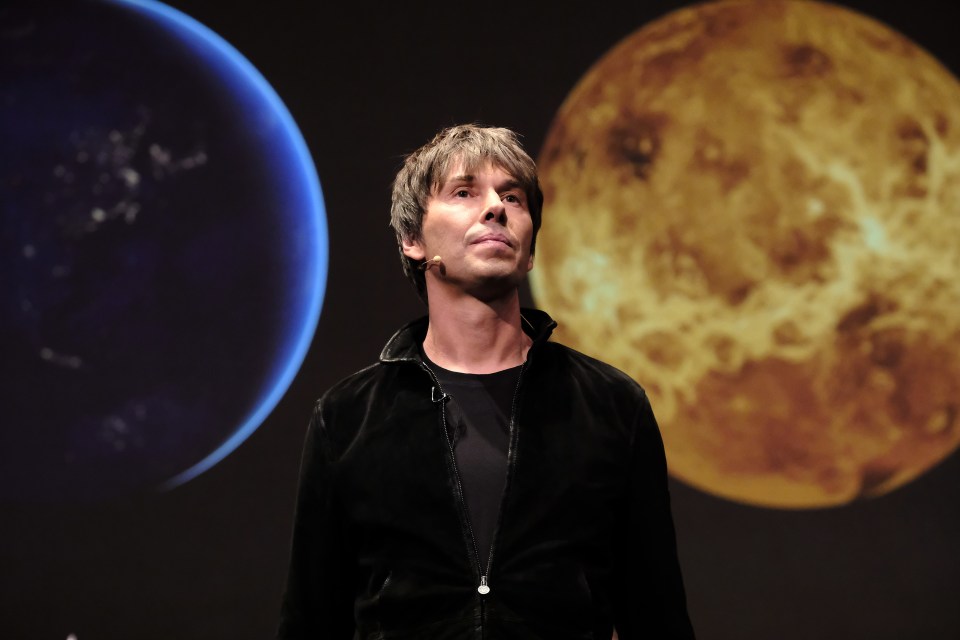  Professor Brian Cox is teaching kids science