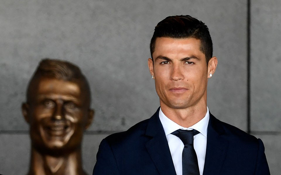  Ever thought about what pin-up Cristiano Ronaldo would look like as a woman?