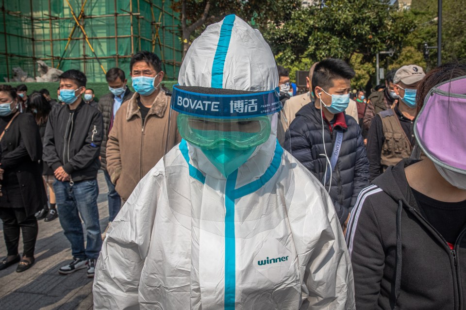  People observe three minutes of silence to mourn for the coronavirus victim in China on April 4