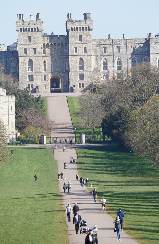  Multiple people are seen on The Long Windsor Walk closely together this morning