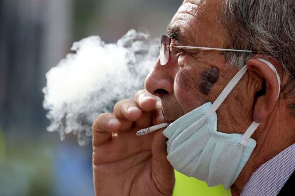  Smokers are 14 times more likely to develop coronavirus, experts say