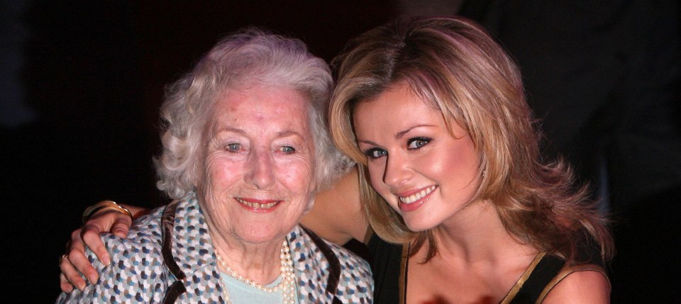  Vera Lynn and Katherine Jenkins have teamed up to record a duet of We’ll Meet Again