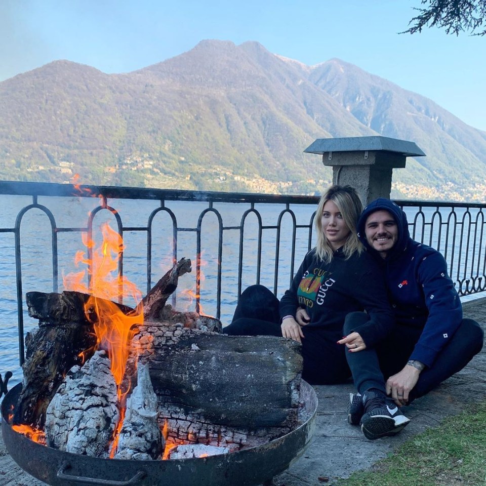  Wanda and Mauro Icardi love the outdoor fire pit