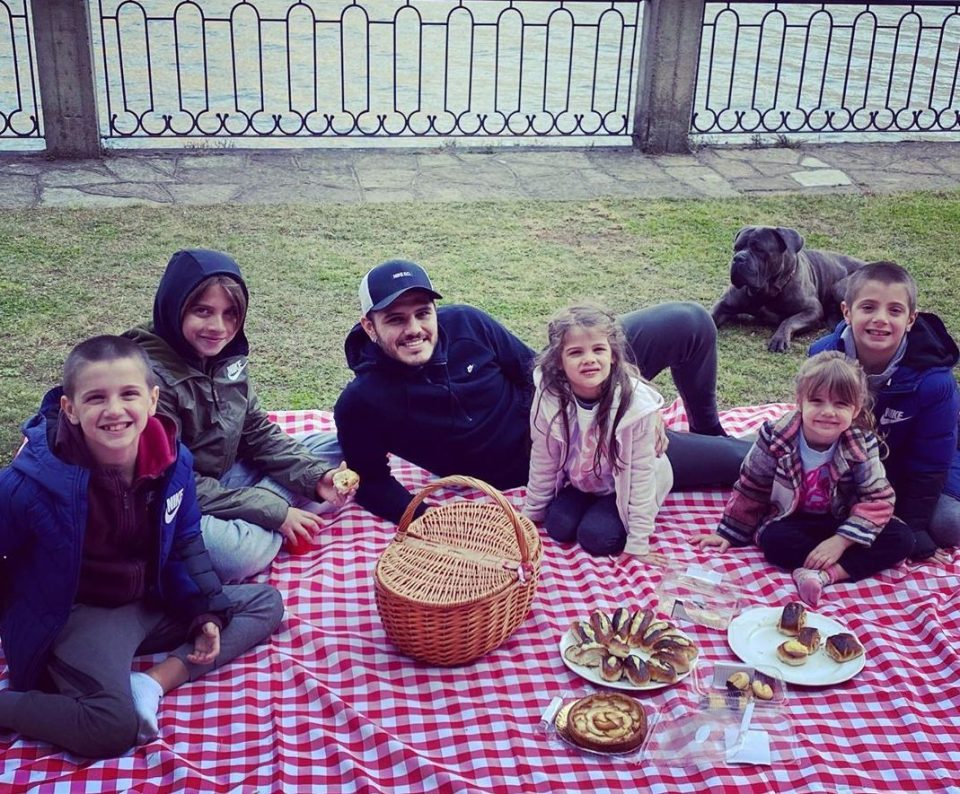  While in self-isolation, the Icardi family took full use of the grounds by having a picnic