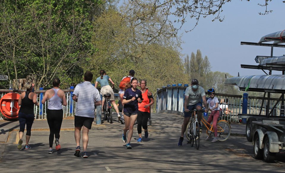  Despite government guidelines people in Putney on Friday ignored advice to stay two metres from others