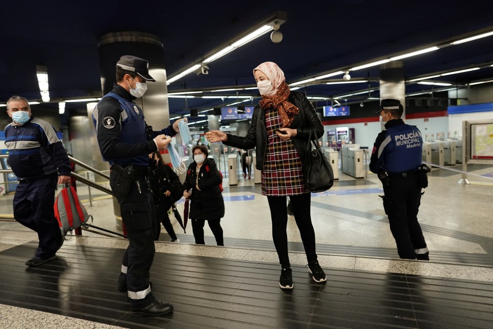  Non-essential workers returning to their jobs in Madrid