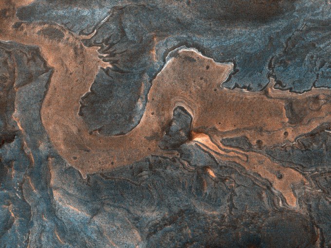 Can you spot a dragon shape in this image of Mars?