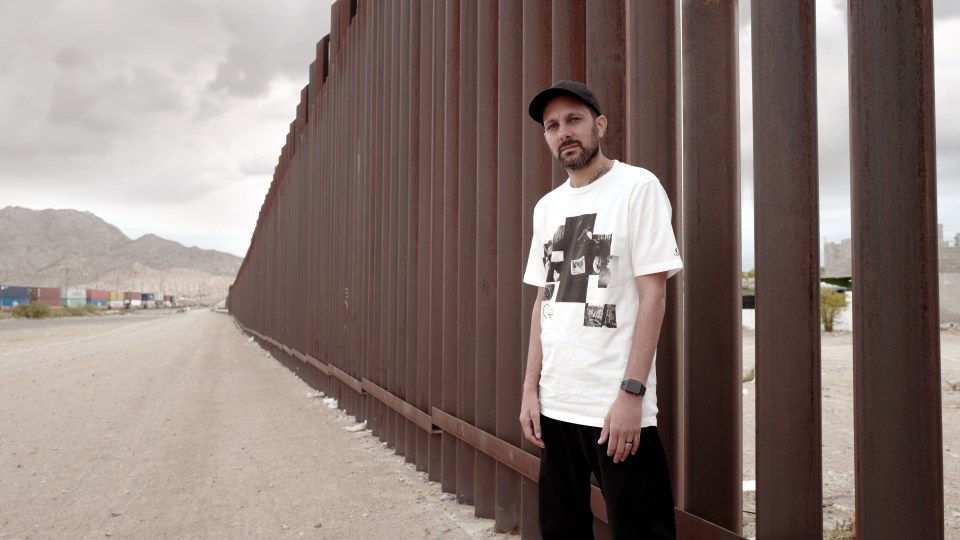  The magician is using his skills to pass through Donald Trump’s controversial wall between Mexico and the US