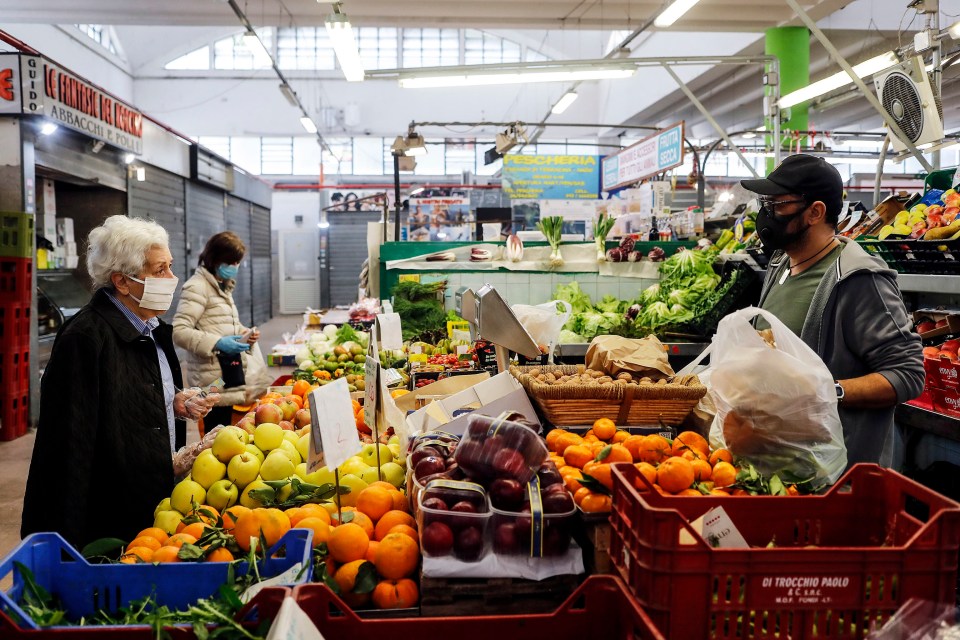  Fresh fruit and vegetable markets have opened up in Italy, but still many people are staying inside