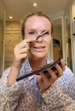  She also shares her hilarious eyeshadow technique