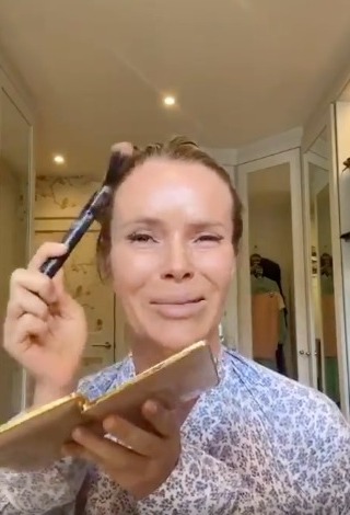  Amanda covers up her grey hairs with blusher