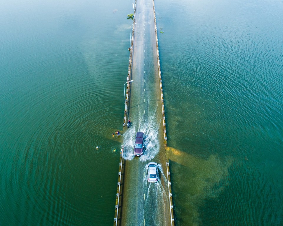  This photo by @trantuanviet raises awareness of flooding and rising sea levels