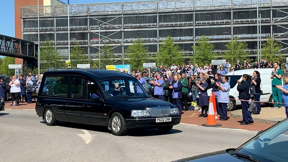  The surgeon was clapped by colleagues during yesterday's funeral procession