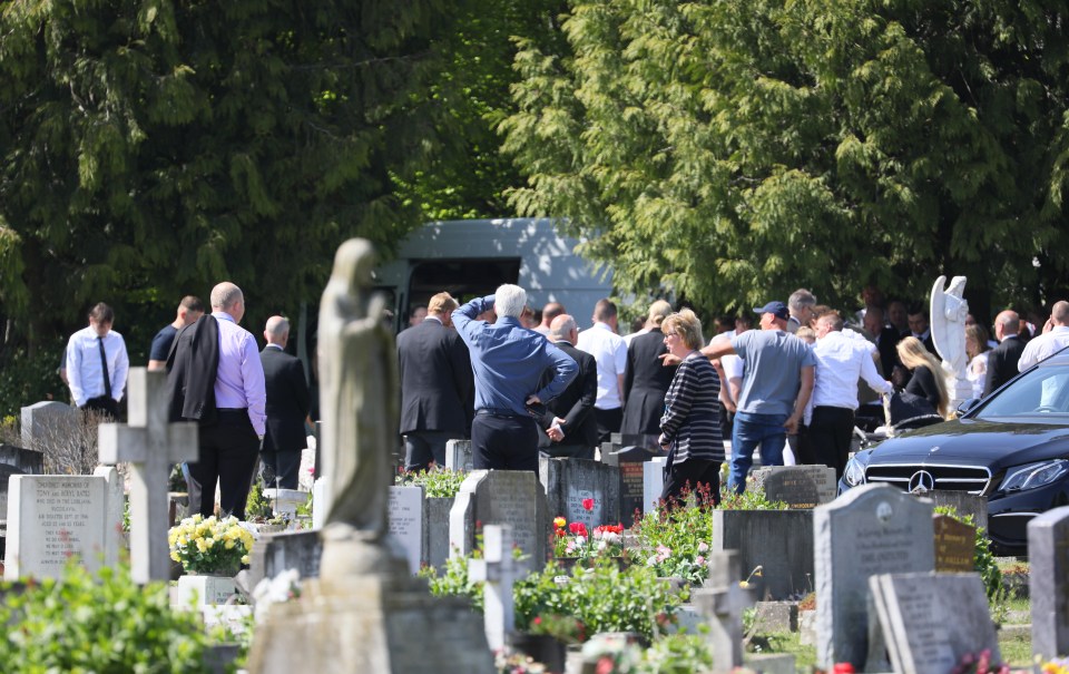  A traveller funeral in Hertfordshire where social distancing is totally ignored