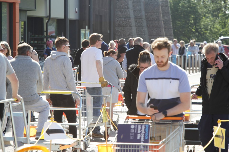  Long queues outside B&Q in Sutton Ashfield, Nottinghamshire, with many shoppers buying non-essential items