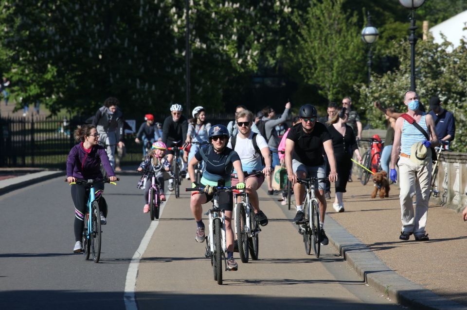  Hyde Park was busy at the weekend as the mercury rose - despite lockdown rules