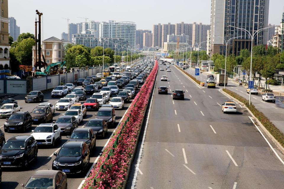  Rush hour on April 27 in Wuhan, Hubei Province of China, after the final Covid-19 patient was discharged from hospital