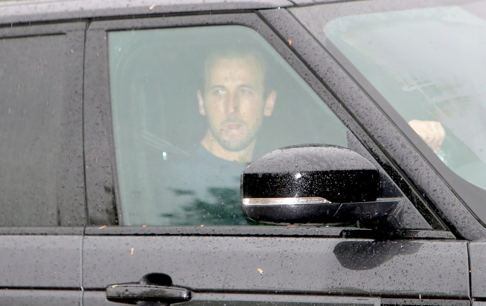  Kane reported back to Tottenham's training base on Tuesday