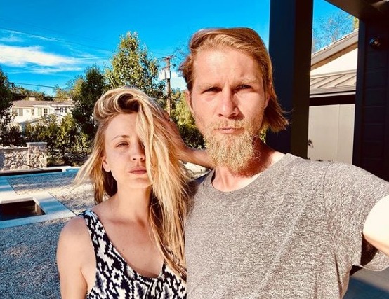  Kaley Cuoco and Karl Cook going natural in quarantine