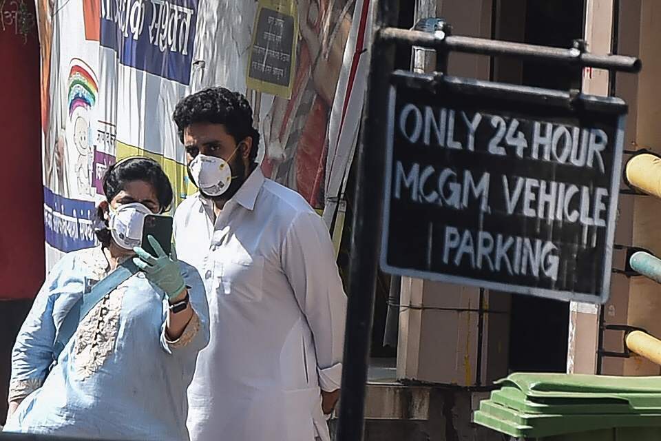  Bollywood star Abhishek Bachchan arrives for Kapoor's funeral