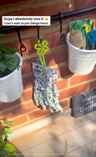 She used an old IKEA kitchen rail from which to hang gloves and her pots