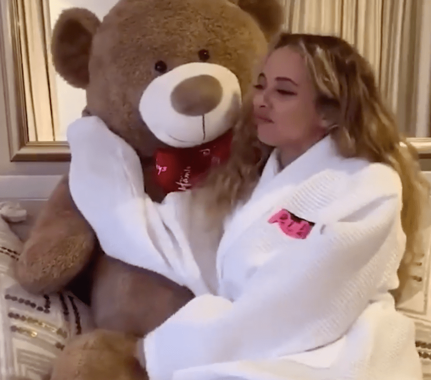  Jade was seen cuddling a huge teddy bear during the video