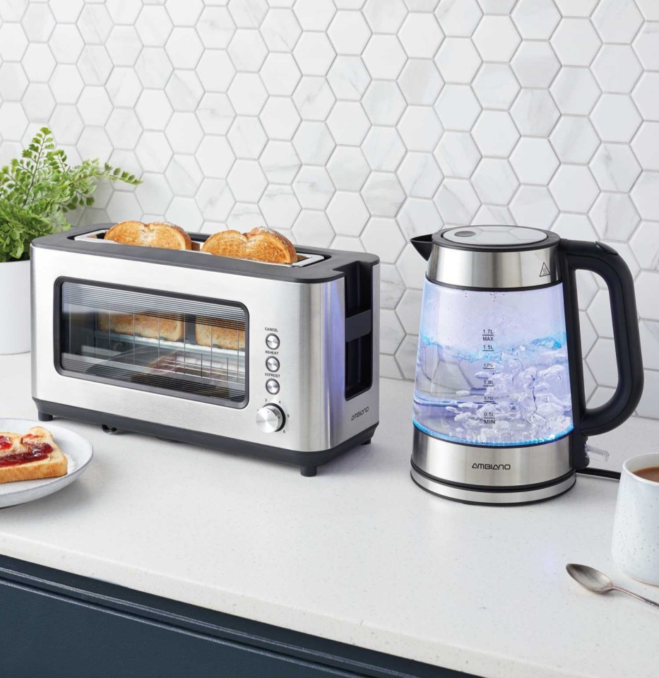 Make perfect toast every time and watch it cook with this glass toaster