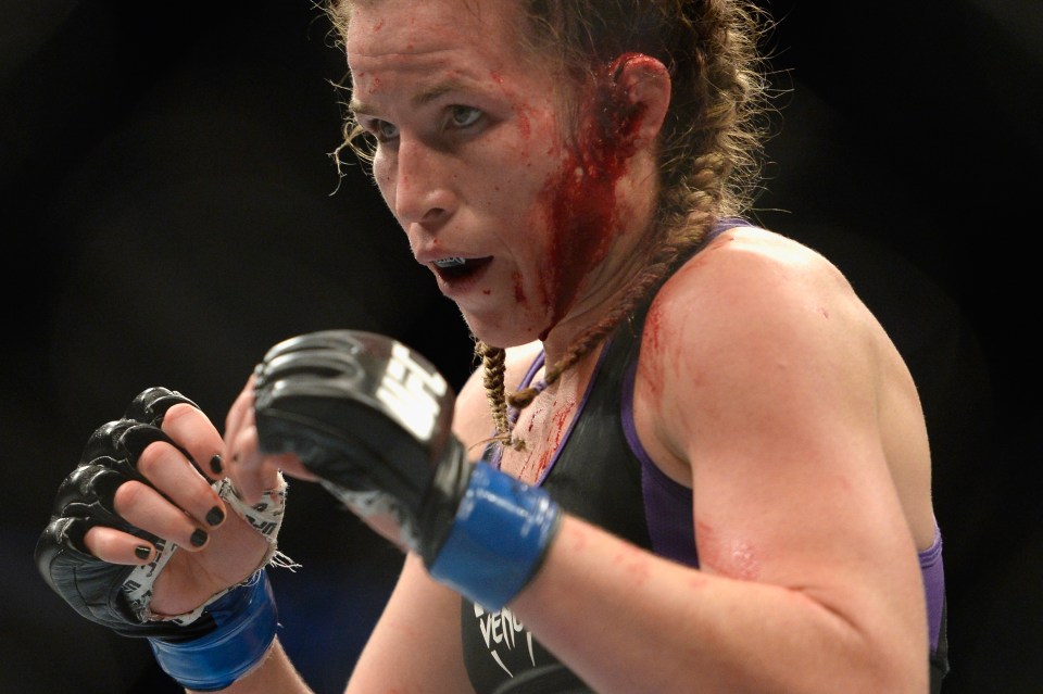  Jessica Eye nearly ripped Leslie Smith's ear off during their clash in 2014