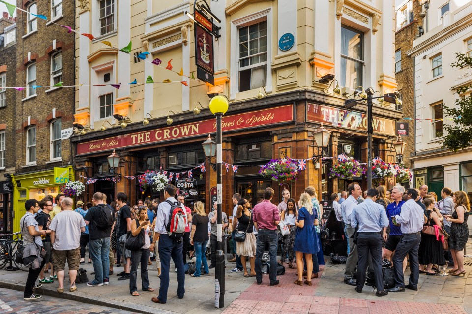  Industry leaders say 80 per cent of pubs will be forced to stay shut if the two-metre rule is enforced