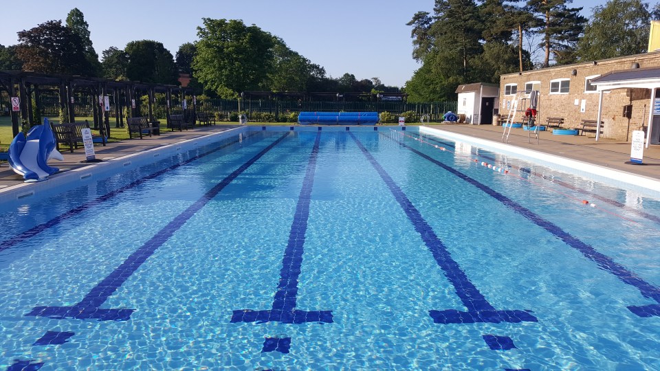 Jubilee Park Lido is set in ten acres of landscaped parkland which also hosts a camping and caravanning site as well as traditional activities such as bowling, tennis and putting