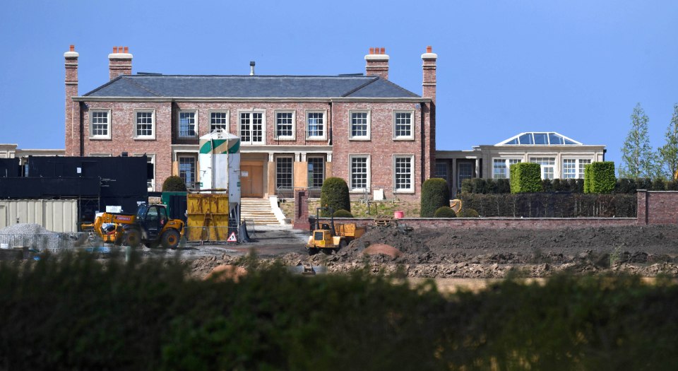  Wayne Rooney is getting a walk-in wine room installed into his new £20m Cheshire mansion