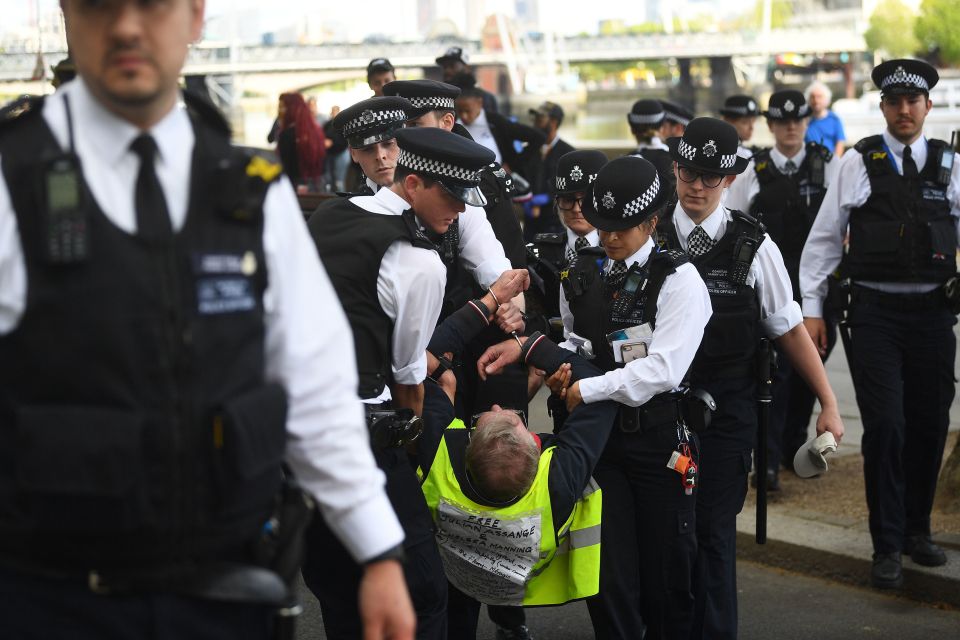  Police officers were seen moving on the protesters