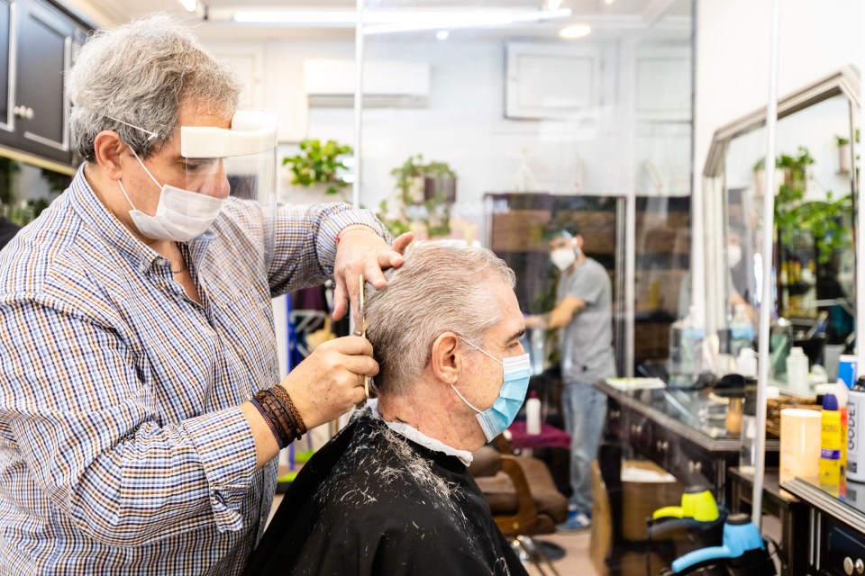  Hairdressers have opened with strict measures dictated by the government in Almería