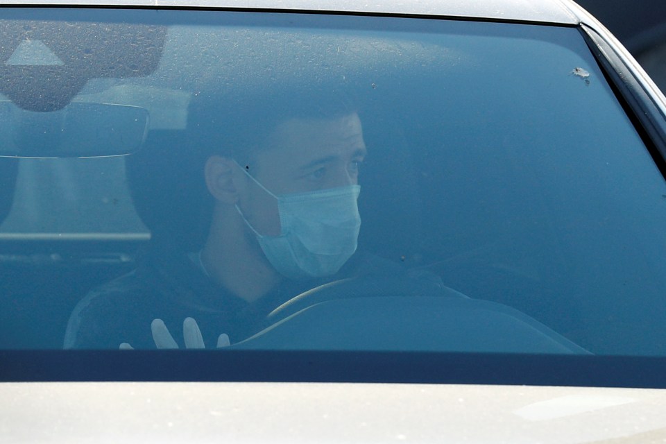  Clement Lenglet was another player who wore a face mask