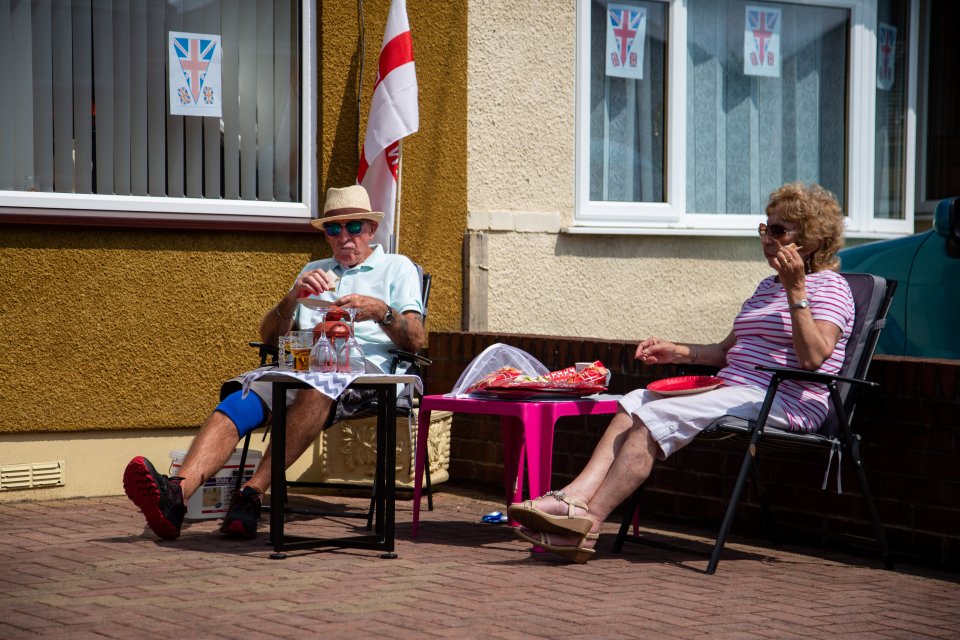  A couple enjoy a picnic outside as Brits take to the streets to mark 75 years since Victory in Europe