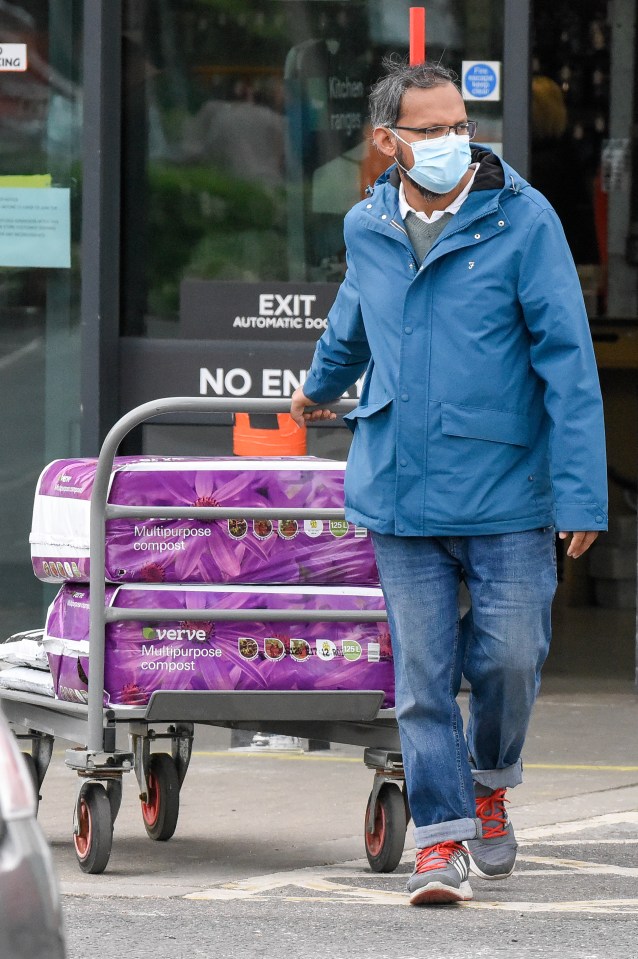  Garden lovers piled up trollies with supplies as this centre reopened its doors today