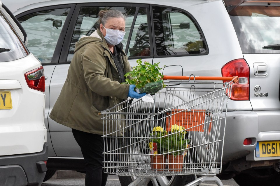  Garden centre car parks were full of green-fingered Brits who loaded up their vehicles with flowers and plants