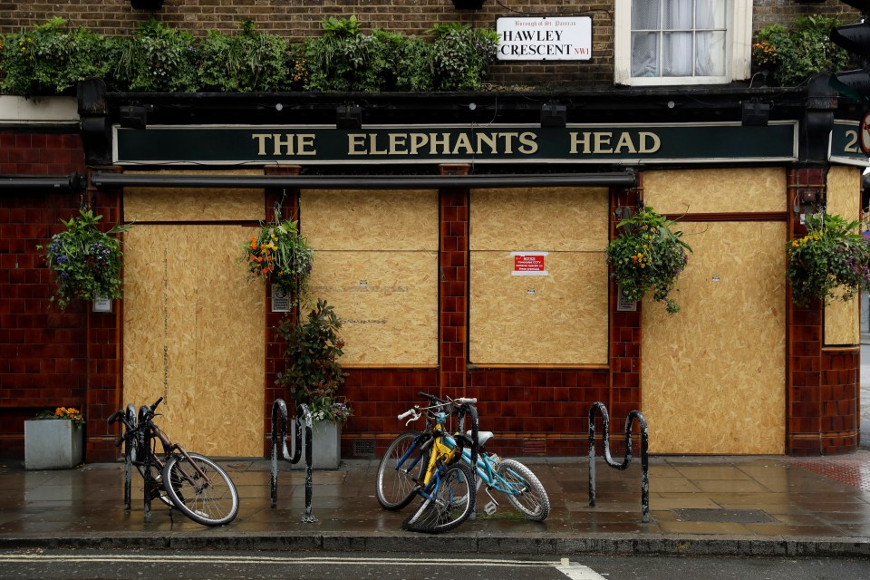  Pubs have remained closed under the lockdown, but could be safe to reopen, a leading Oxford scientist claims