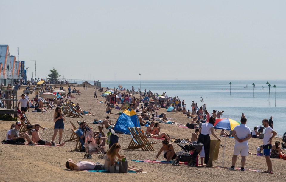  Southend beach was full of sunseekers