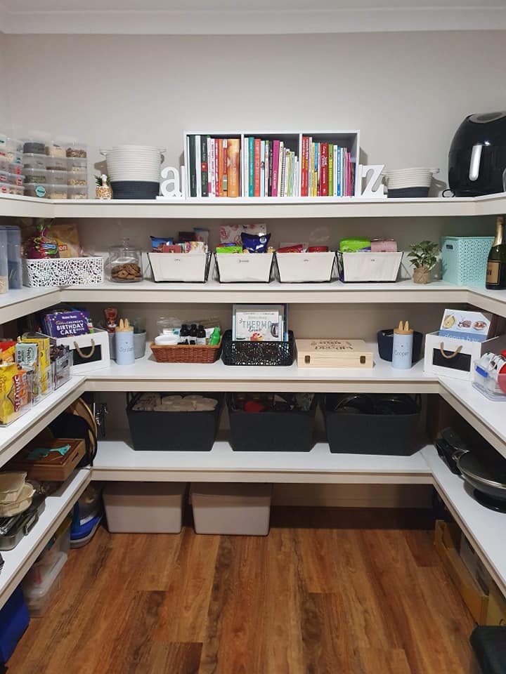 The pantry room is so big that she even stores cookbooks and various items - in addition to regular food items