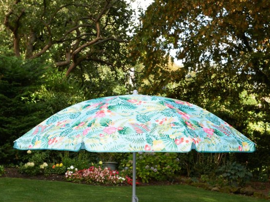 This beautful parasol also comes in a lemon design