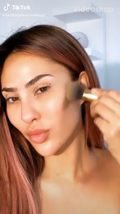 Brittany Bear revealed how to perfectly contour her cheeks using fake tan