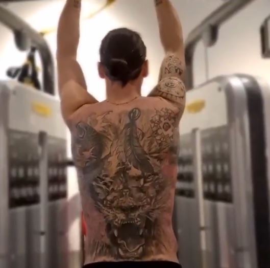  Zlatan Ibrahimovic made the huge lion tattoo on his back roar by tensing his muscles in an impressive part trick